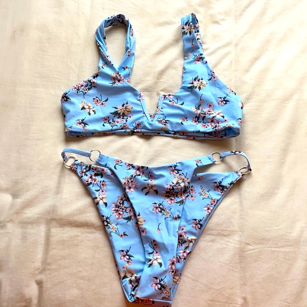 Blue floral bikini NWT 🌊🐳🦕